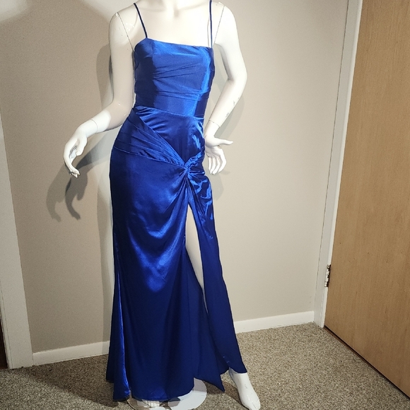 Elegant Blue Satin Evening Dress - Picture 1 of 15
